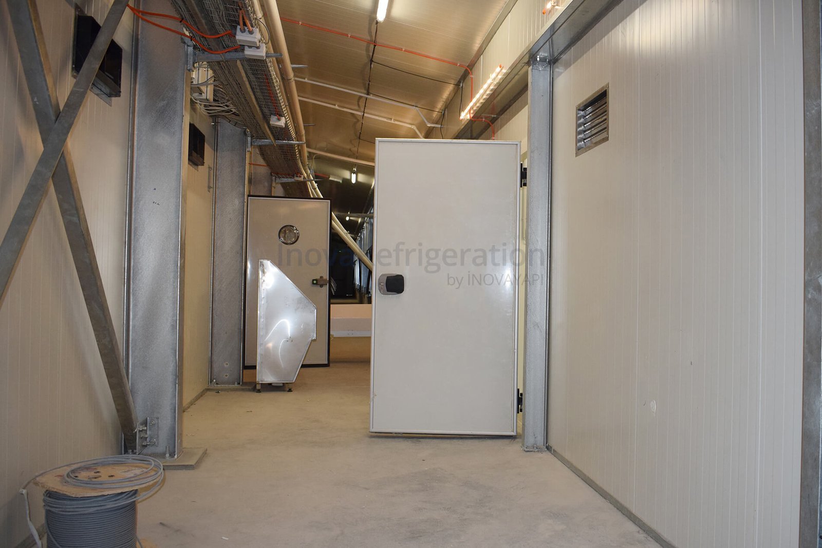 cold room hinged door manufacturer
